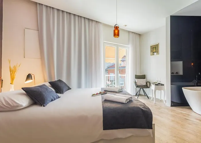 Central Rooms In Old Town By Belmont Realty